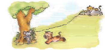 एक चूहा पेड़ के पास बैठा है, एक बिल्ली चूहे की तरफ दौड़ रही है और दूसरी बिल्ली दूर चट्टान के पीछे बैठी है।