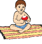 एक बच्चा चटाई पर बैठा रोटी खा रहा है। 