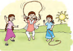 लड़की रस्सी कूद रही है। उसके साथ दो और लड़कियां खेल रही हैं।
