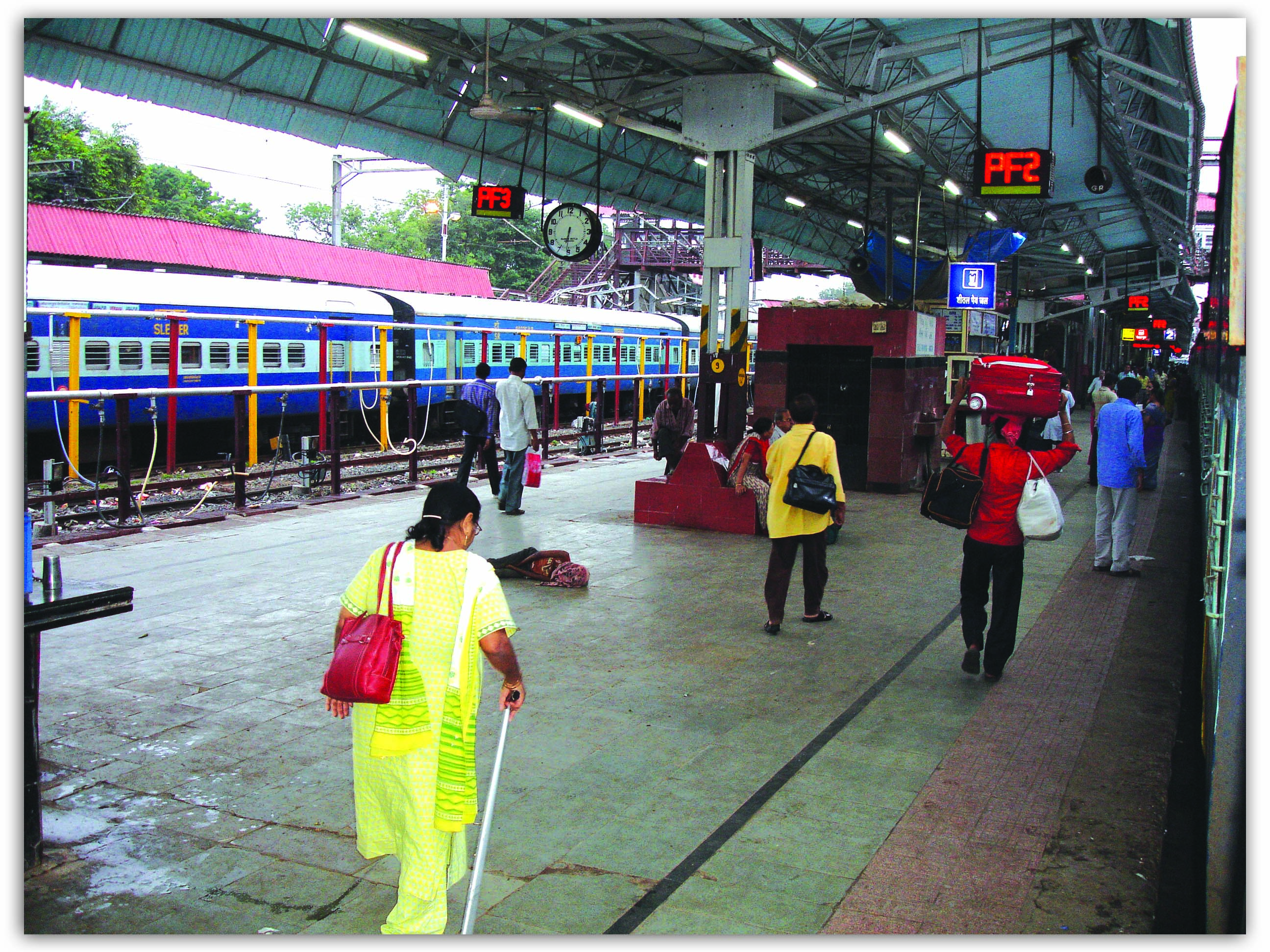 रेल्वे स्टेशन का दृश्य