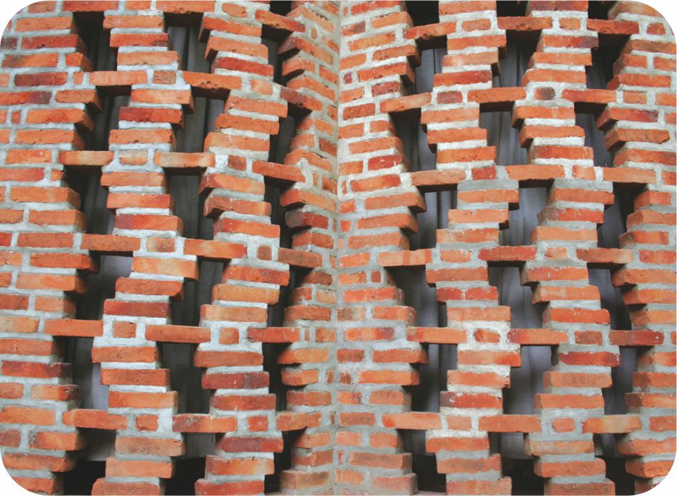 एक इमारत पर जाली वाला डिजाइन बना है। 