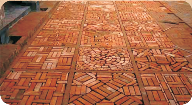 अलग अलग पैटर्न का फर्श।