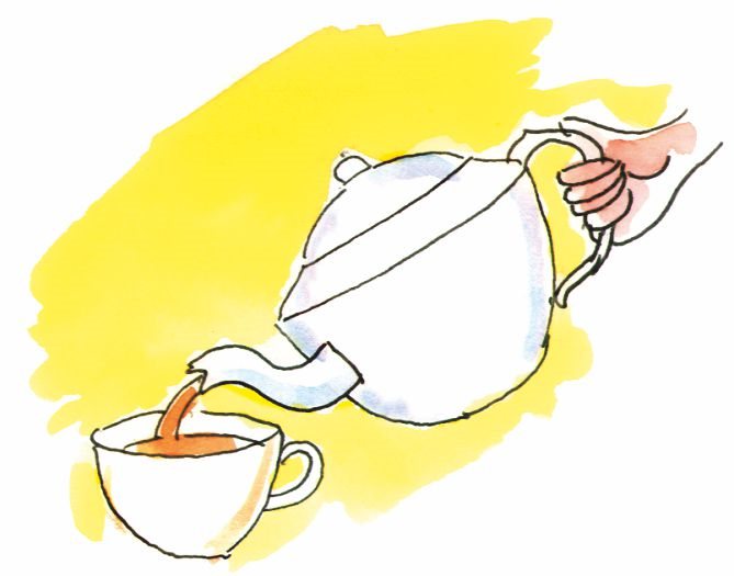 केतली से चाय कप में डाल रहे हैं।  