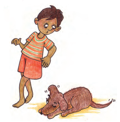 एक कुत्ता जमीन पर सो रहा है और एक बच्चा उसके पास चल रहा है।