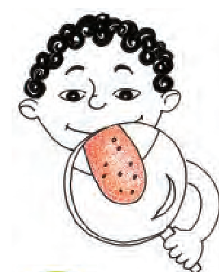 एक बच्चा अपने हाथ में एक छोटे गोल आकार के दर्पण का उपयोग करके अपनी जीभ को करीब से देख रहा है।