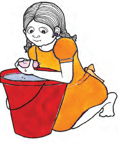 पानी से भरी बाल्टी के पास बैठी एक लड़की और उसके हाथ में साबुन है।