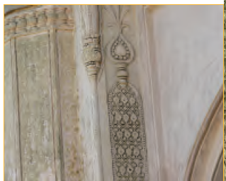 किले की दीवारों पर एक सुंदर डिजाइन। 