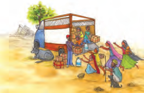 कुछ लोग खुले वाहन में बैठकर भूकंप से प्रभावित गरीब लोगों को खाना-पानी बांट रहे हैं.