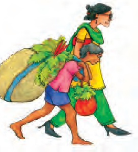 एक बच्चा अपनी मां के साथ कंधे पर सब्जी लेकर बेचने जा रहा है। 