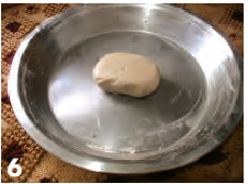 आटा गूँथ कर तैयार है।
