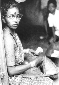 beedi%20rolling%20women.tif