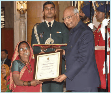 Rahibai ji being honoured with Nari Shakti Puraskar