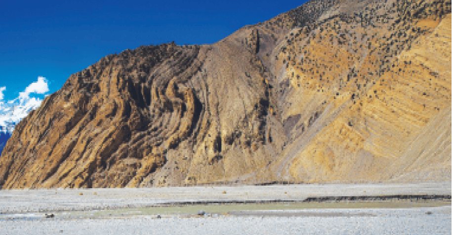 Folded_Himalayan_Rock_Layers_at_Kali_Gandaki_in_Nepal_2014