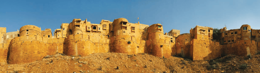 Fig. 1.18. Jaisalmer fort, Rajasthan. A mud structure built in the 12 th century and refurbished later using sandstone.