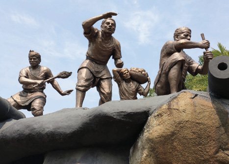 Saraighat_war_memorial_park_statues