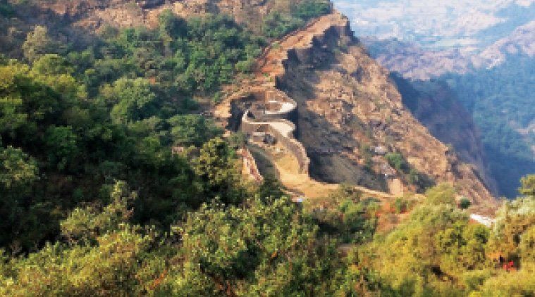 Mahadarwaza_and_fortification_of_Raigad_fort