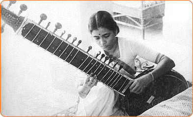 Annapurna_Devi_(sitar_player)